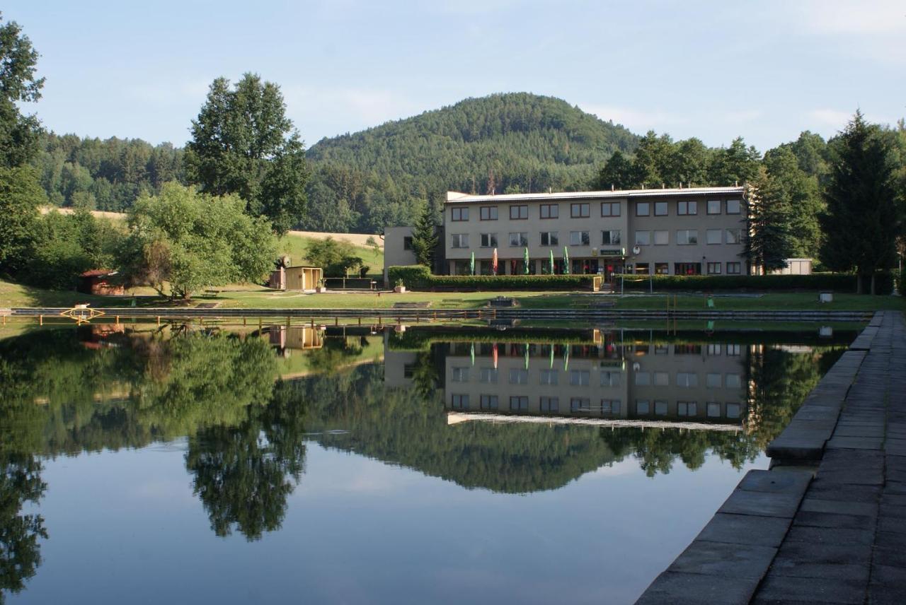 Vlci Dul Bludov Hotel Bludov  Buitenkant foto